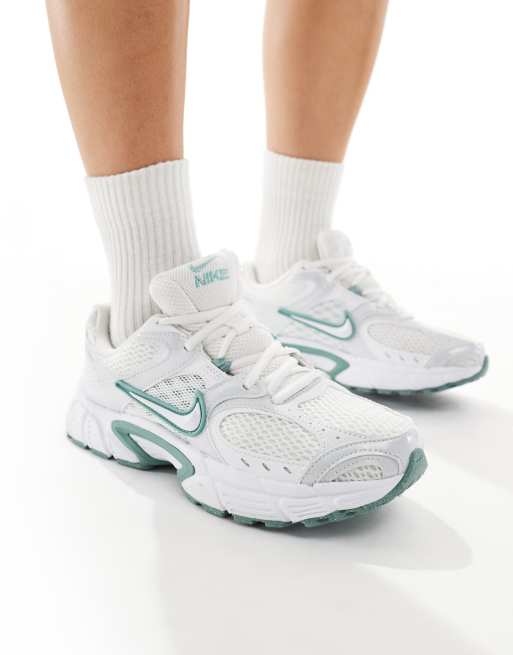 Nike V5 RNR sneakers in white & gray