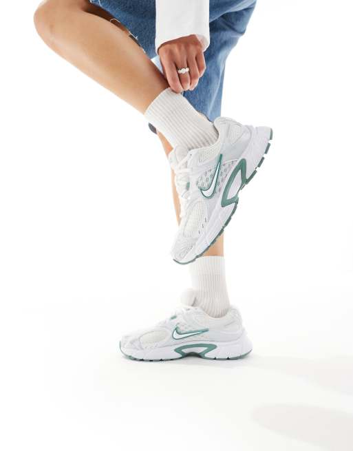 Nike V5 RNR sneakers in white & gray