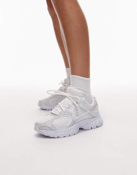 Nike V5 RNR sneakers in white - view 1