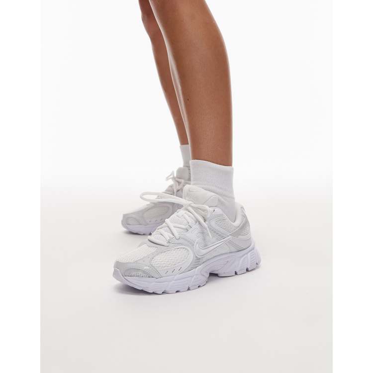 Nike V5 RNR sneakers in white | ASOS