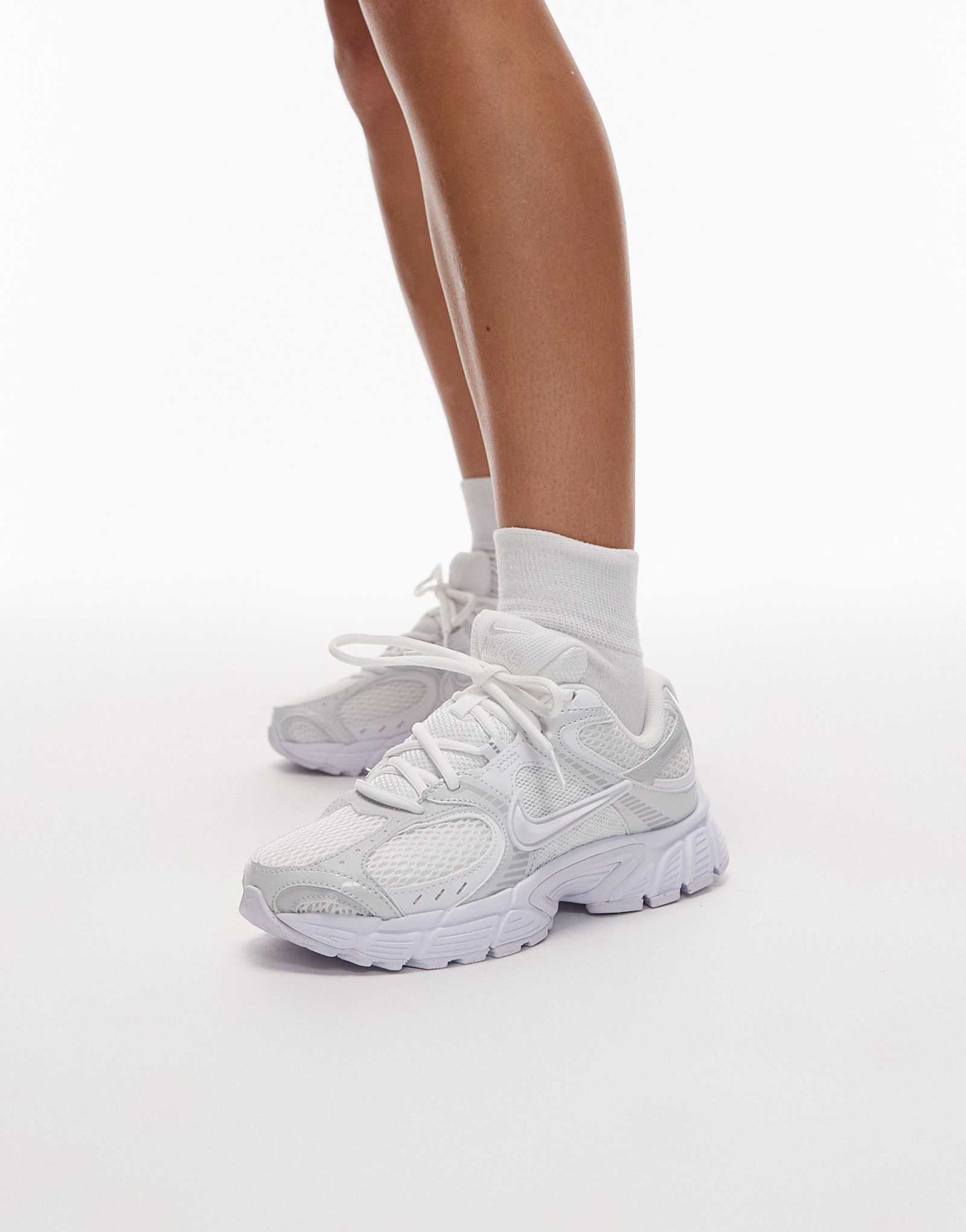 Кроссовки Nike V5 RNR белого цвета