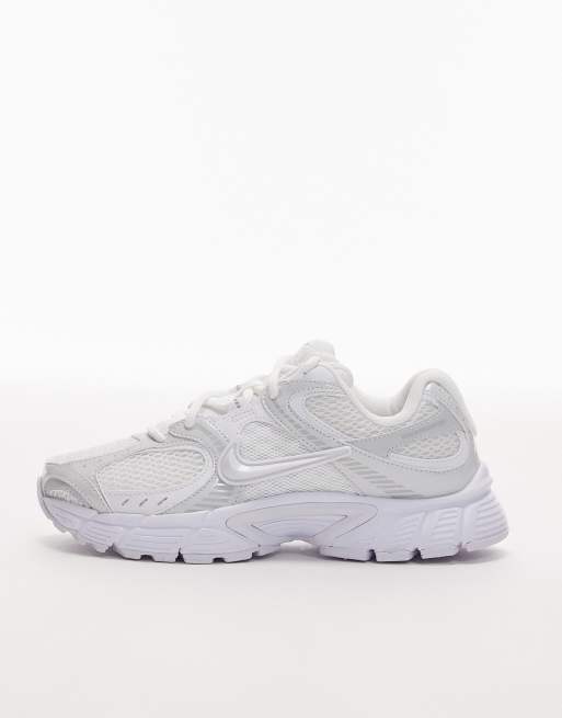 Nike V5 RNR sneakers in white | ASOS