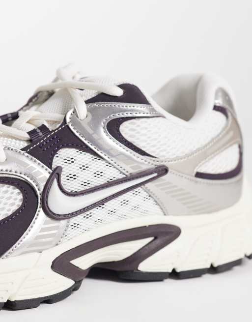 Nike V5 RNR sneakers with metallic detail in white and brown, 4 of 5