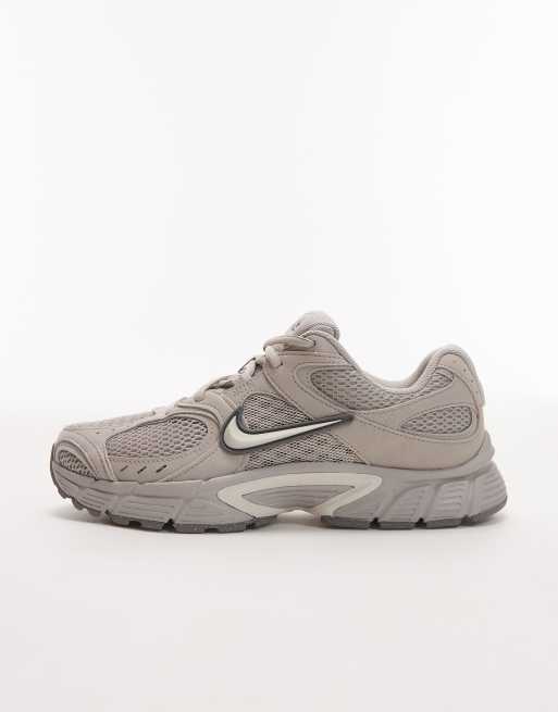 Nike V5 RNR Suede sneakers in gray | ASOS