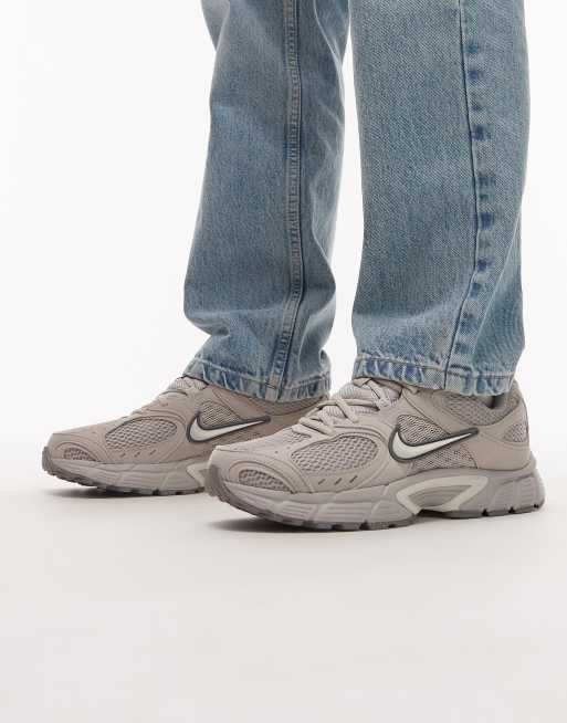 Nike V5 RNR Suede sneakers in gray , 5 of 5