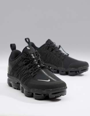 all black nike utility