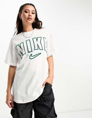 Nike varsity boyfriend t-shirt in white - ASOS Price Checker