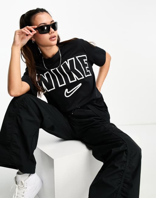 Nike Varsity Boyfriend Tshirt in zwart ASOS