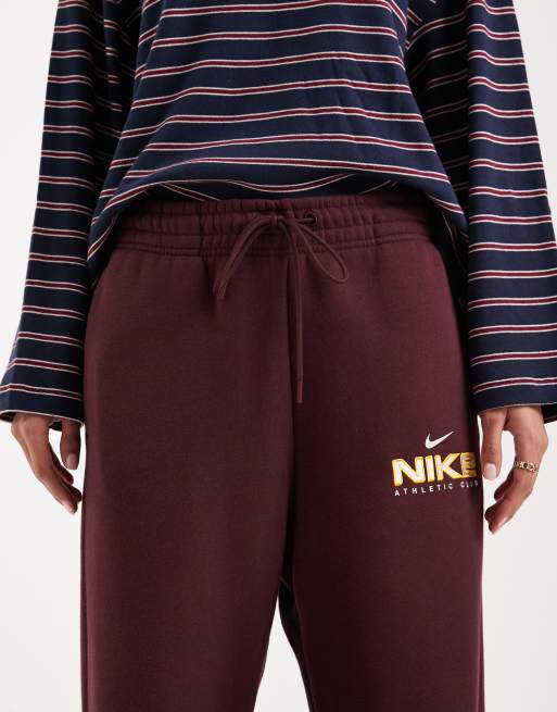 Nike – Varsity – Jogginghose in Burgunderrot mit weitem Bein, 4 von 5