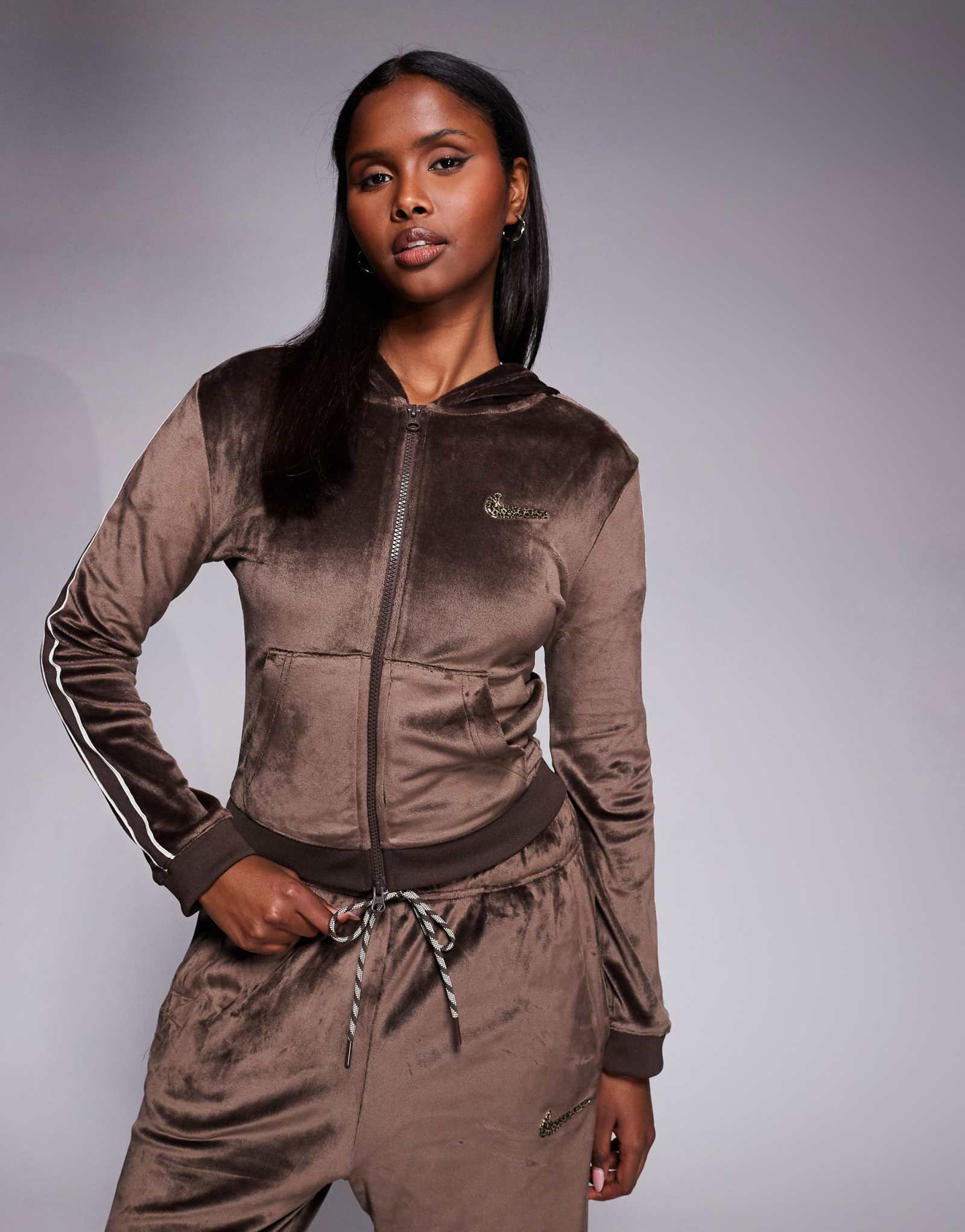 Коричневая велюровая толстовка Nike с капюшоном на молнии 