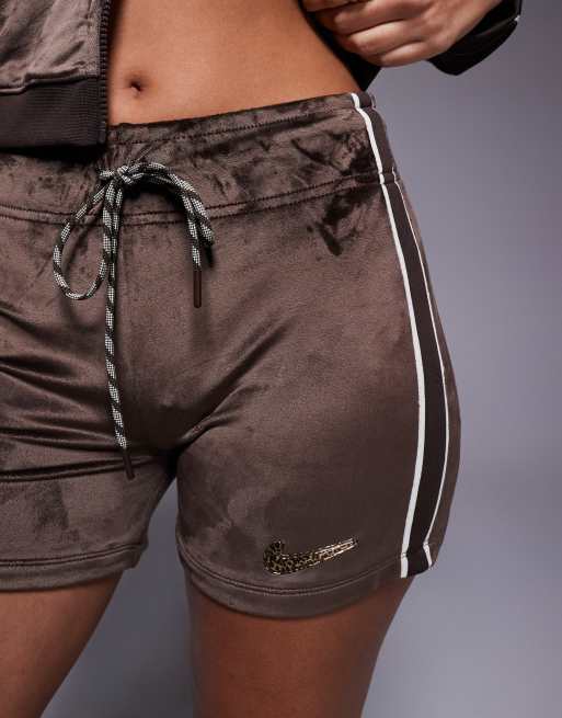 Nike velour shorts in brown, 4 of 5