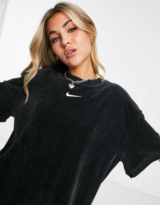 Nike velour t-shirt in black, 3 of 4