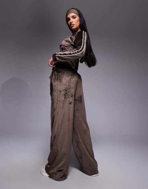 Nike velour wide leg joggers in brown, 4 of 5