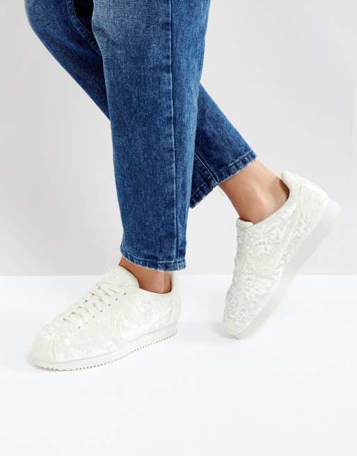 Caso sección Oceanía Nike Velvet Cortez Trainers In White | ASOS