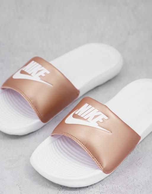 Nike Victori Claquettes Blanc et or rose