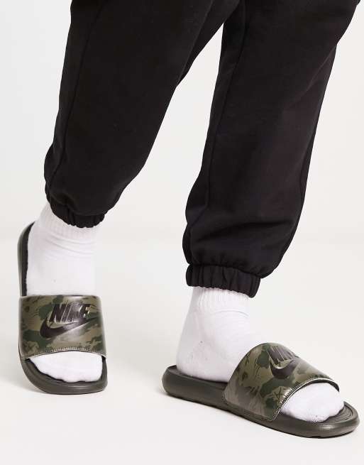 Nike benassi camouflage outlet slide sandals