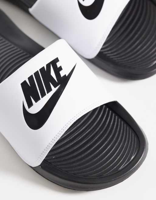 Nike Victori One chanclas en negro y blanco, 3 de 4