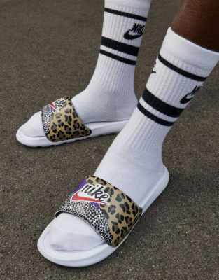 Nike Victori One Print Slides In White/multi In White