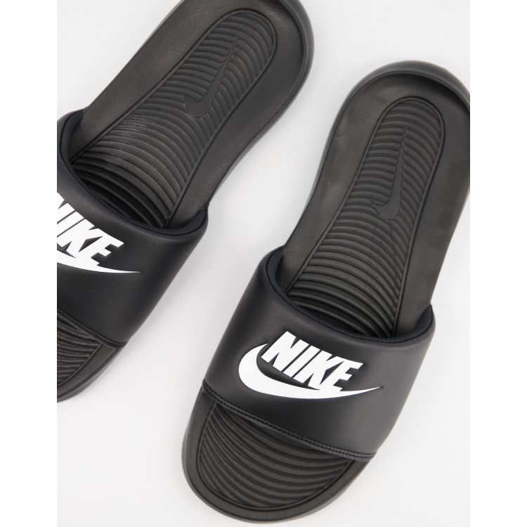 Black and shop white nike sliders