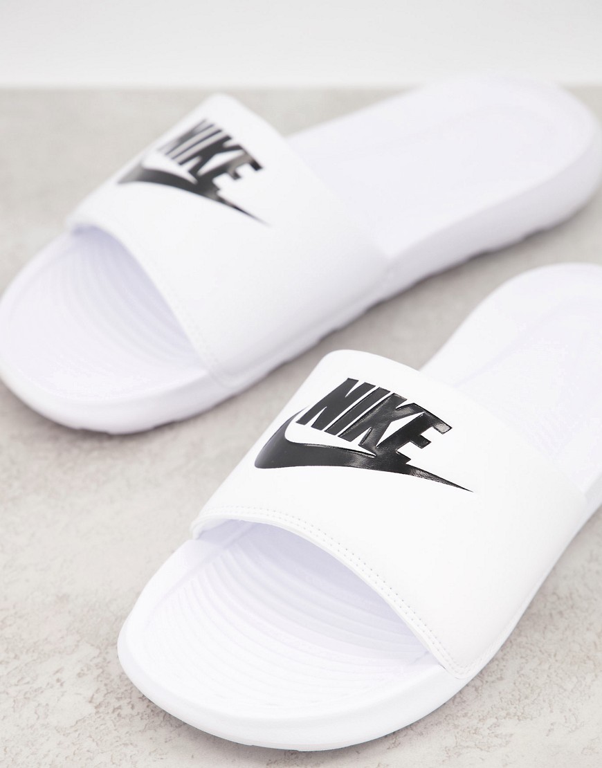 Nike Victori One sliders in white-Black