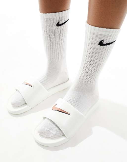 Nike Victori One slides in white and terra blush | ASOS