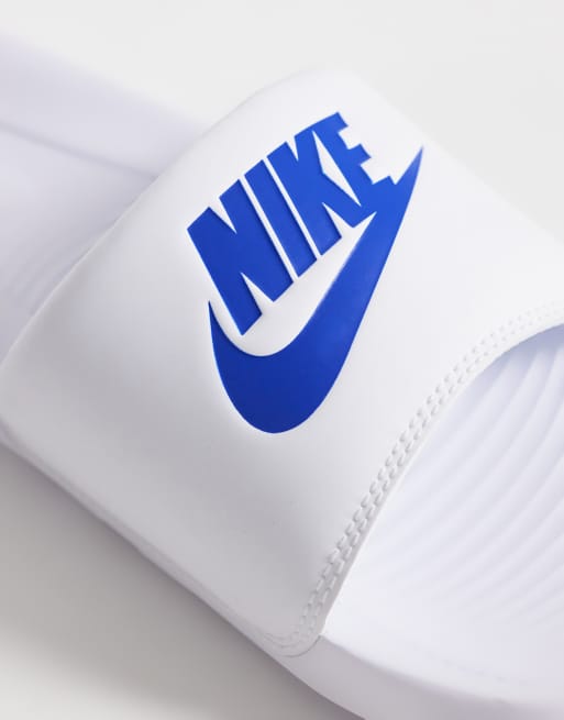 Nike - Victori One - Slippers in wit en blauw, 2 van 4