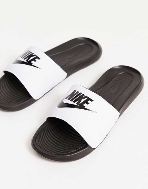 Nike Victori slide in black/white, 4 of 4