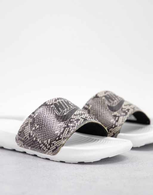 Off white hotsell nike benassi