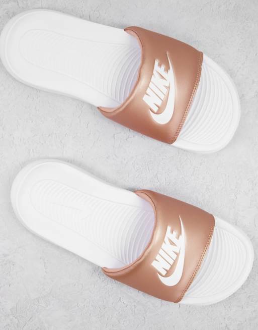 Nike Victori sliders in white and rose gold