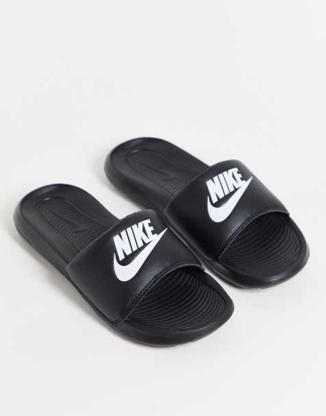 Nike - Victori - Slippers in zwart - view 1