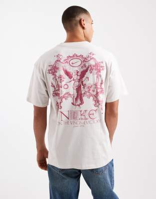 Nike Victory graphic T-shirt in beige-Brown