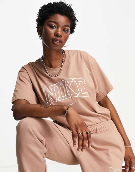 Nike Vintage – Brązowy T-shirt oversize unisex o fasonie boyfriend z logo i efektem sprania