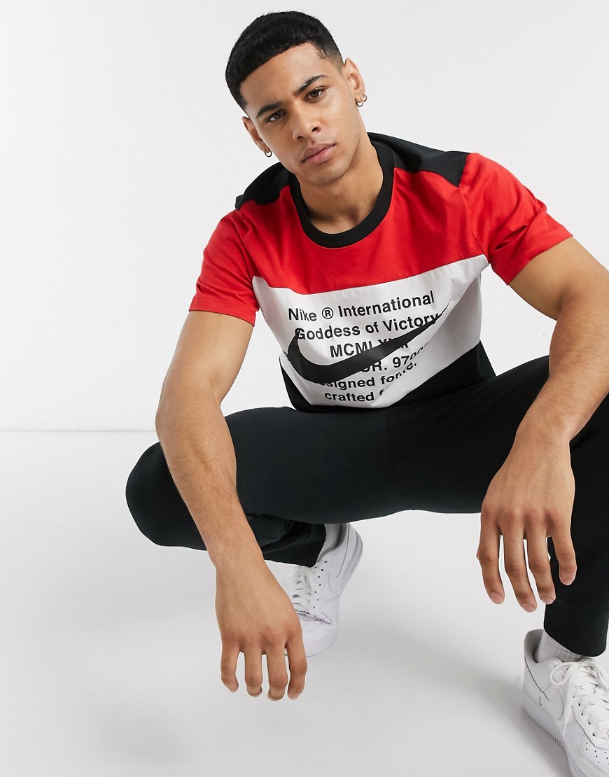 Nike – Vit, röd och svart, blockfärgad t-shirt med swoosh-logga