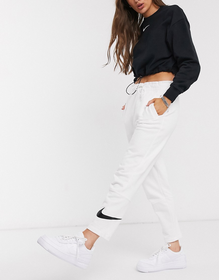 Nike – Vita mjukisbyxor med smala ben och swoosh-logga