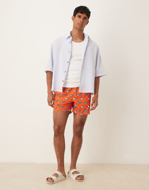 Nike – Volley – Badeshorts in Orange mit Multiprint, 5 Zoll Schrittlänge, 3 von 4