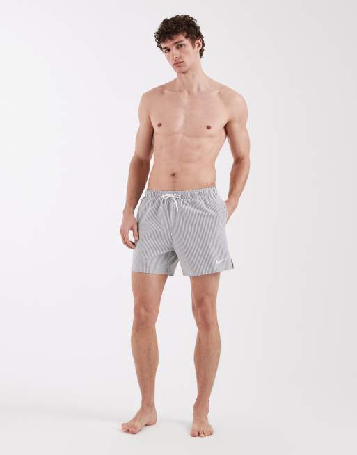 Nike - Volley - Seersucker zwemshort van 5 inch in zwart, 3 van 5