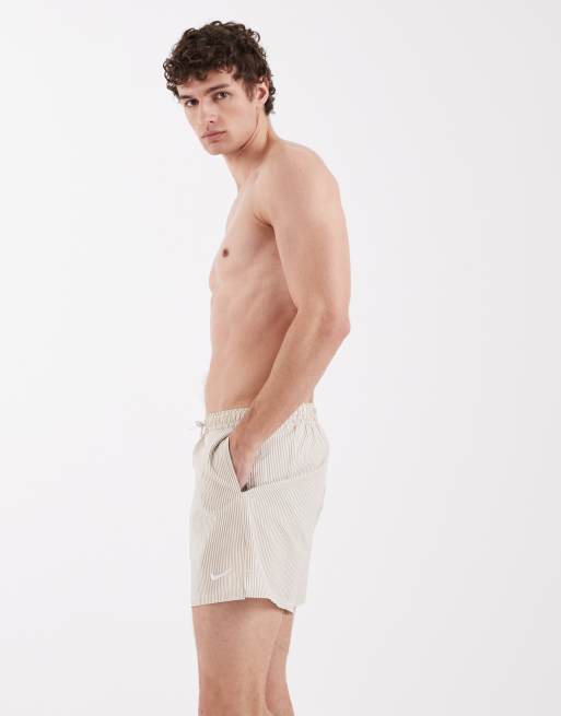 Nike - Volley - Shorts de baño de 5" beis de sirsaca, 2 de 5