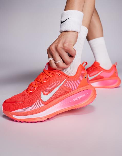 Nike Vomero 18 running sneakers in pink - view 1