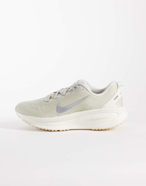 Nike Vomero 18 sneakers in cream and metallic silver - view 1
