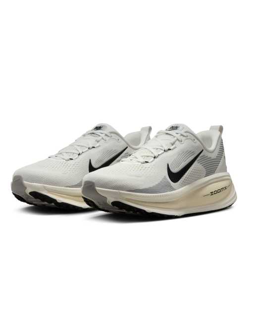 Nike Vomero 18 sneakers in white and beige, 2 of 4