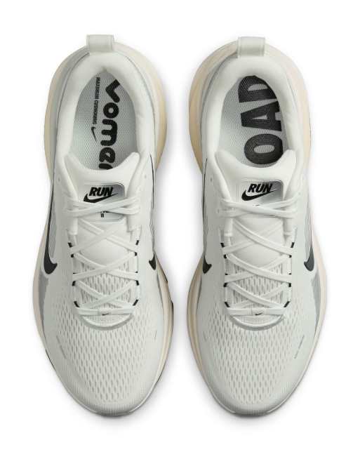 Nike Vomero 18 sneakers in white and beige, 3 of 4