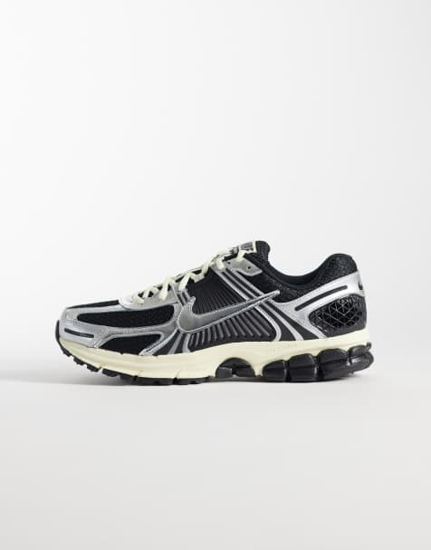 Nike – Vomero 5 – Sneaker in Chrom-Schwarz und Grau - view 1