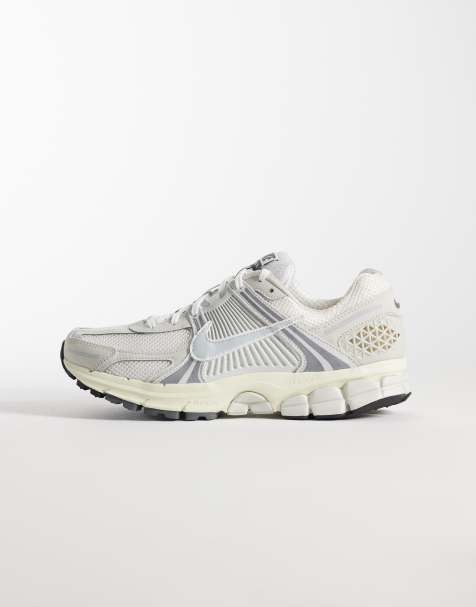 Nike – Vomero 5 – Vita och ljusgrå träningsskor - view 1
