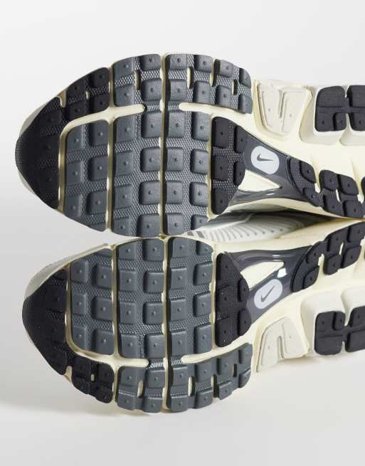 Nike – Vomero 5 – Vita och ljusgrå träningsskor, 4 av 5