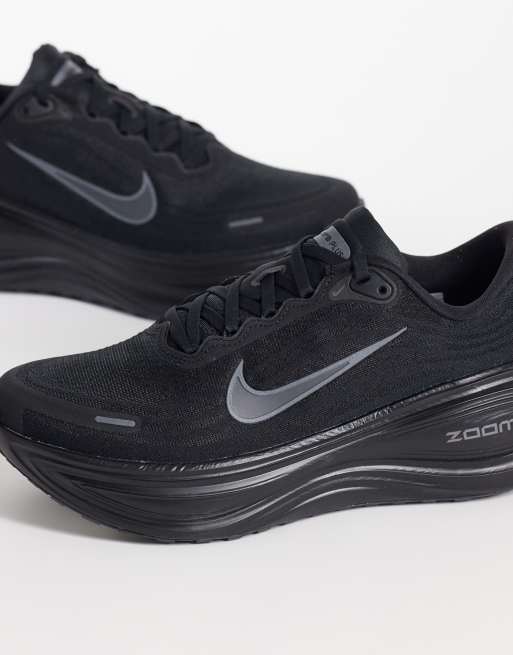 Nike Vomero Plus sneakers in black and metallic gray, 4 of 5