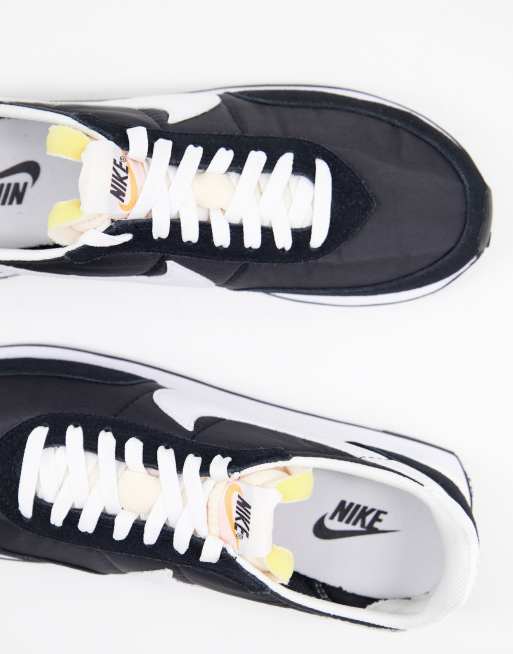 Nike – Waffle 2 – Svarta och vita sneakers, 3 av 4