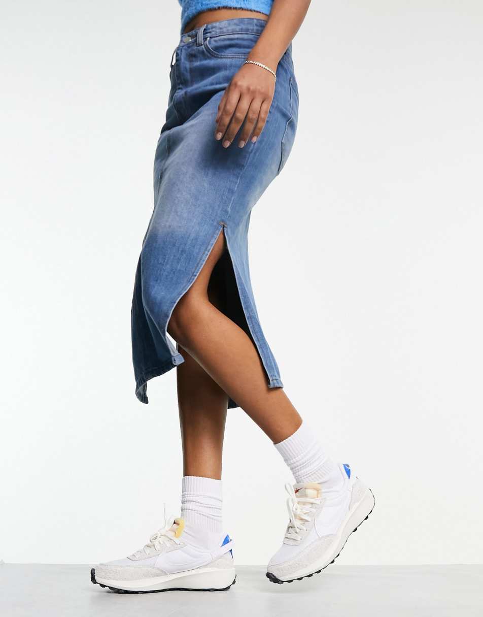 Nike Waffle Debut vintage trainers in summit white and game royal 2