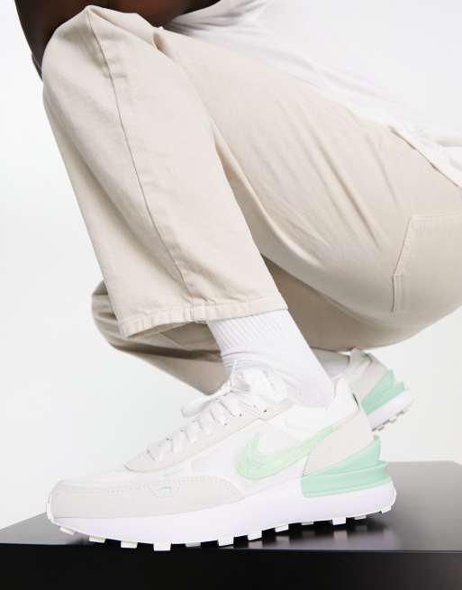 Nike - Waffle One - Sneakers in groen en wit