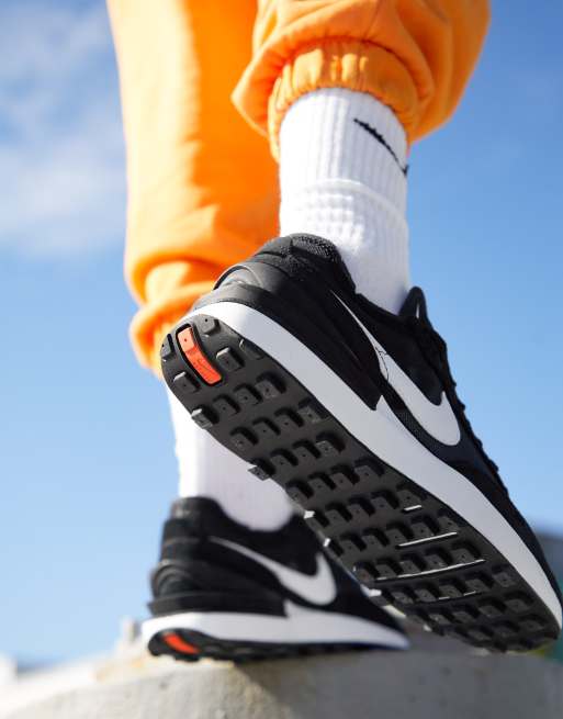 Nike - Waffle One - Sneakers van mesh in zwart, 3 van 4