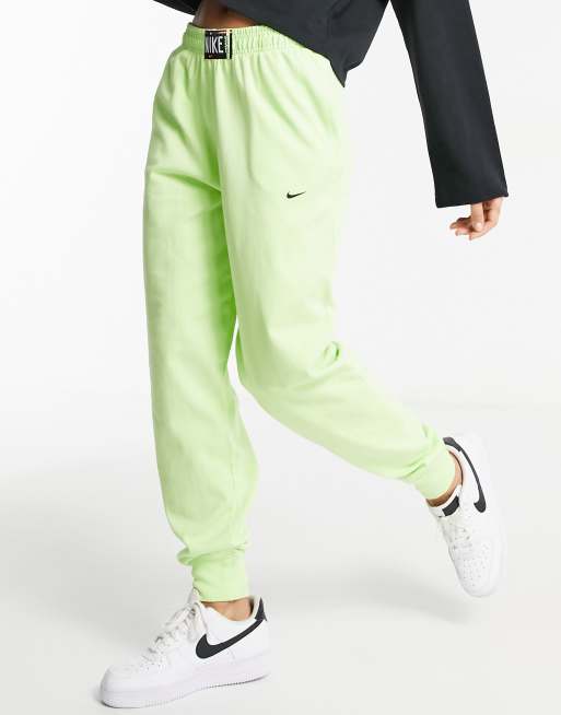 Neon green hot sale nike logo